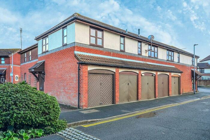 2 Bedroom Flat To Rent In Beehive Walk, Portsmouth, PO1