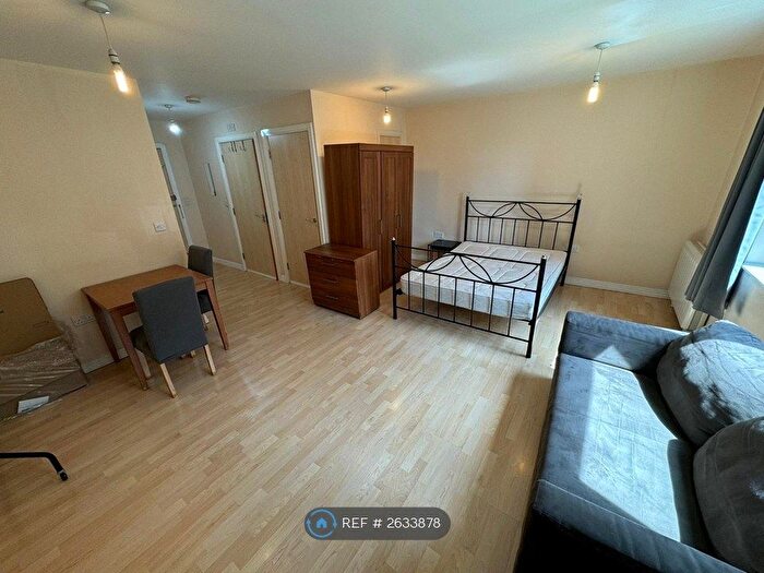 Studio To Rent In Trentham Court, London, W3