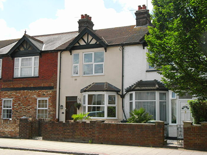 Studio To Rent In High Street, London Colney, AL2