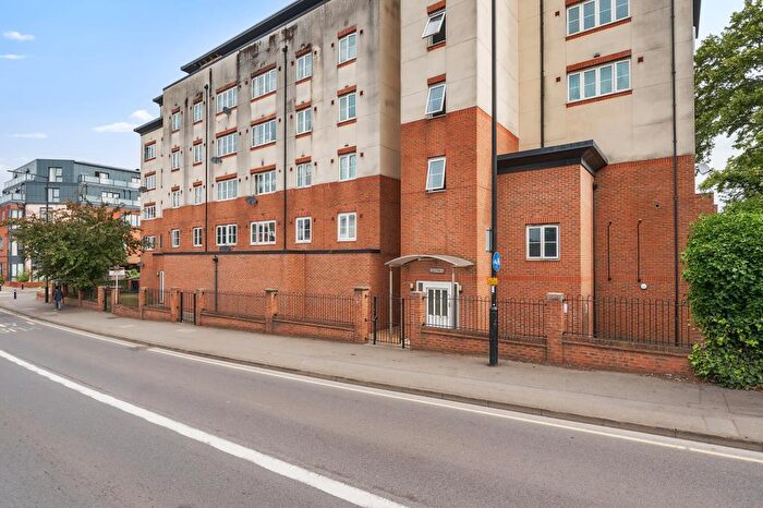 2 Bedroom Flat For Sale In Slough, Berkshire, SL1