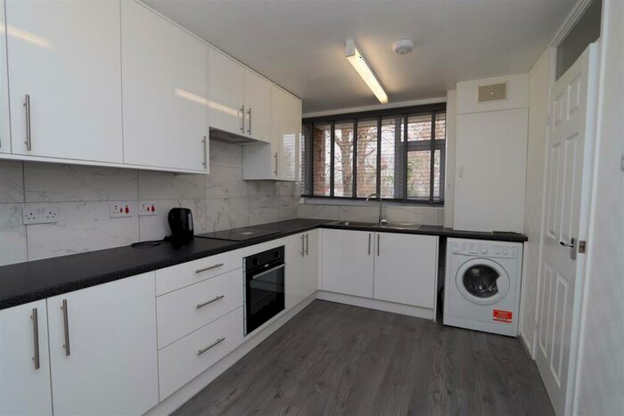 3 Bedroom House To Rent In Arrow Place, Bletchley, Milton Keynes, MK2