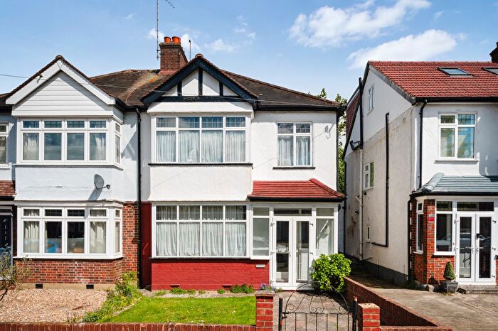 3 Bedroom Semi Detached House For Sale In Hamilton Avenue, Cheam, Sutton, SM3