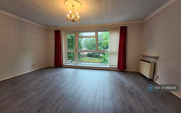 2 Bedroom Flat To Rent In Milton Court, Salford, M7