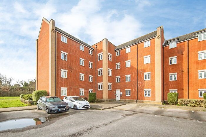 2 Bedroom Flat For Sale In Provan Court, Ipswich, IP3