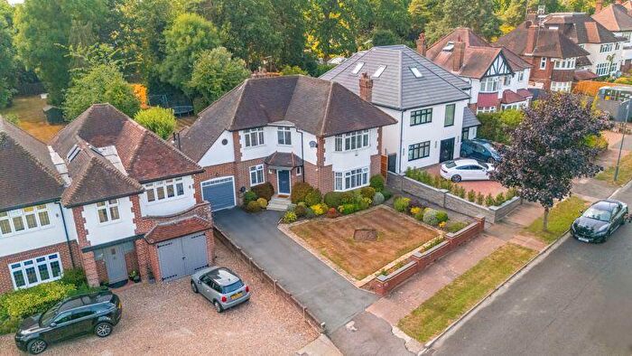 3 Bedroom Detached House For Sale In West Drive, Harrow Weald, HA3