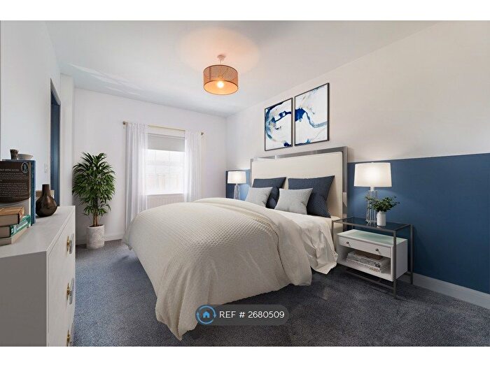 5 Bedroom Terraced House To Rent In The Ridings, Grange Park, Northampton, NN4