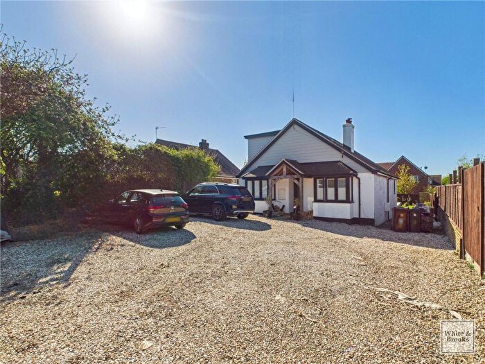 3 Bedroom Chalet For Sale In Arundel Road, Tangmere, PO18