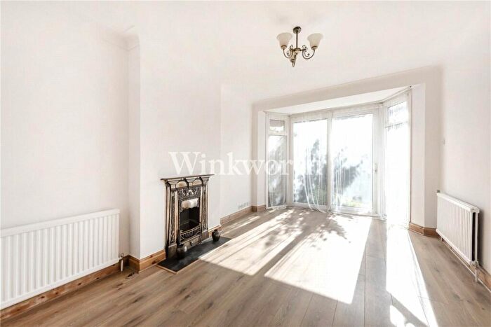 3 Bedroom Semi-Detached House To Rent In Chiltern Gardens, London, NW2