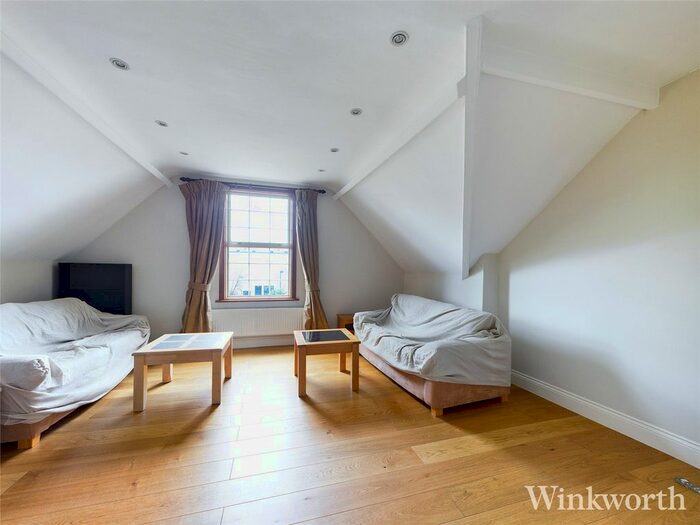2 Bedroom Flat To Rent In Woodville Gardens, Ealing, London, W5