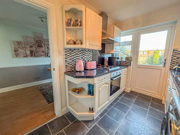 3 Bedroom Detached House For Sale In Falcon Close, Rayleigh, SS6