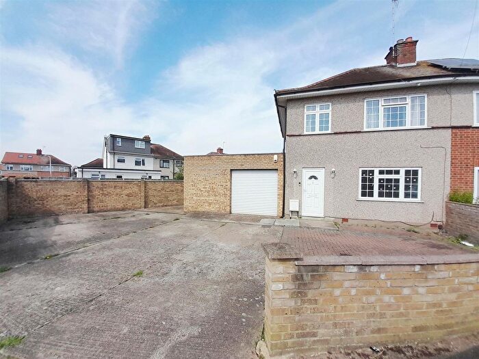 3 Bedroom Semi-Detached House For Sale In Dorset Close, Hayes, UB4