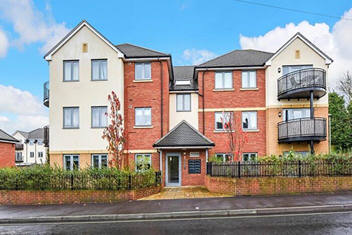 2 Bedroom Flat For Sale In Mylen Road, Andover, SP10