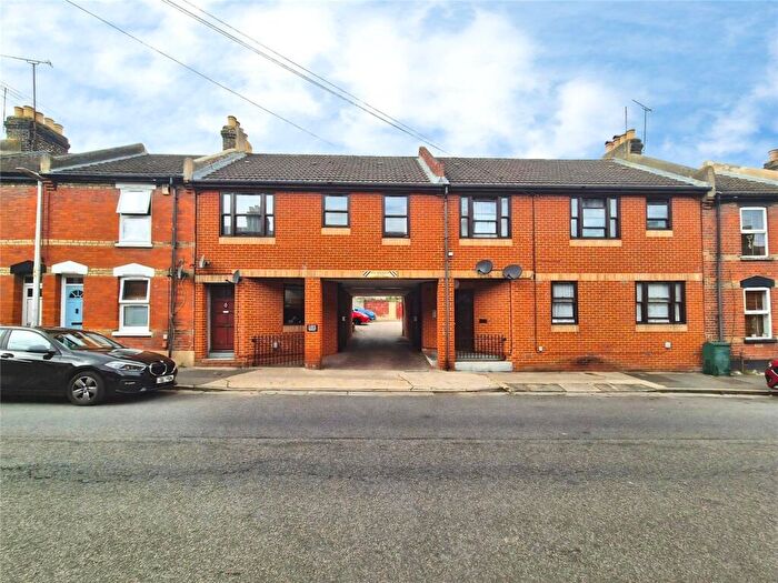 1 Bedroom Flat For Sale In Catherine Street, Rochester, Kent, ME1