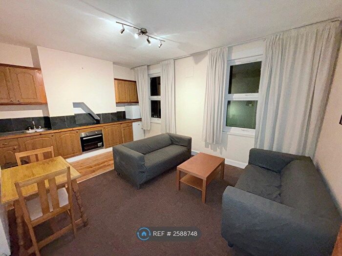 2 Bedroom Flat To Rent In Harbut Road, London, SW11