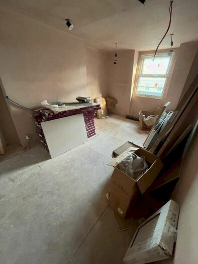 2 Bedroom Flat To Rent In Goldhawk Road, Hammersmith, W12