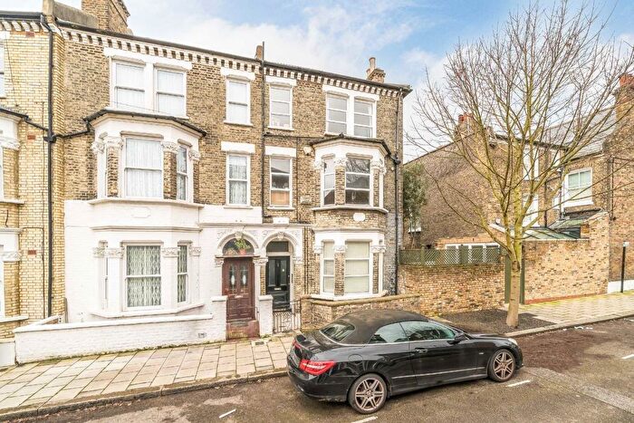 2 Bedroom Flat To Rent In Tregothnan Road, Clapham, SW9