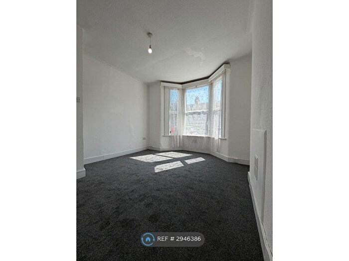 2 Bedroom Flat To Rent In Sheringham Avenue, London, E12