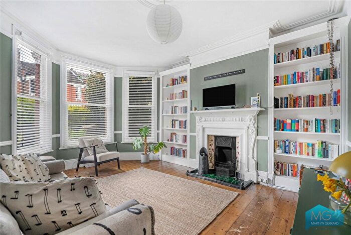 2 Bedroom Maisonette For Sale In Albert Road, Alexandra Park, N22