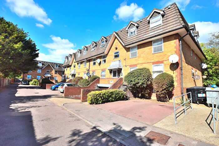 1 Bedroom Flat For Sale In Millstream Close, Southgate, N13