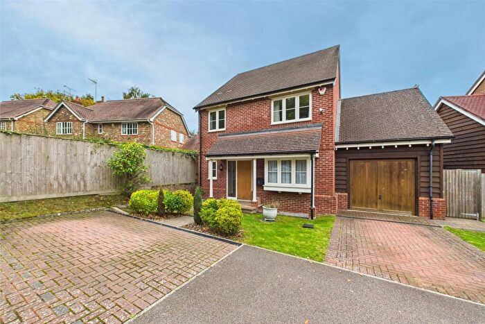 4 Bedroom Detached House For Sale In Monteagle Gardens, Yateley, Hampshire, GU46