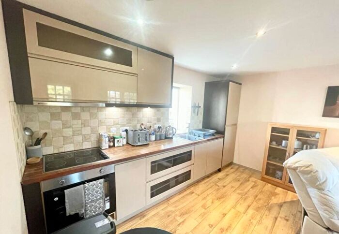 2 Bedroom Town House To Rent In Richmond Road, Exeter, EX4