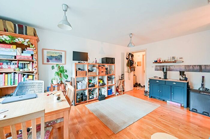 1 Bedroom Flat To Rent In Durward Street, Whitechapel, London, E1