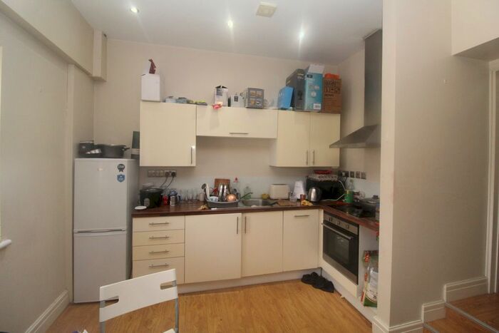2 Bedroom Flat To Rent In Monthermer Road, Cathays, Cardiff CF24