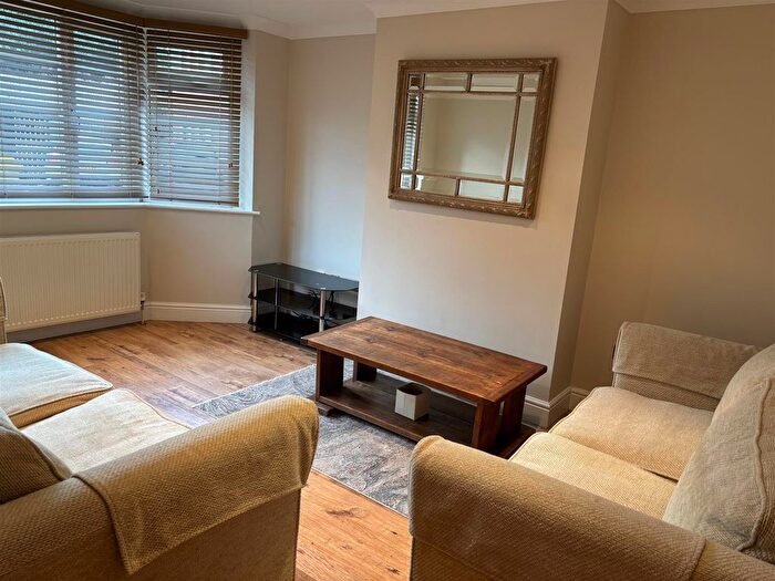2 Bedroom Maisonette To Rent In Nether Street, London, N3