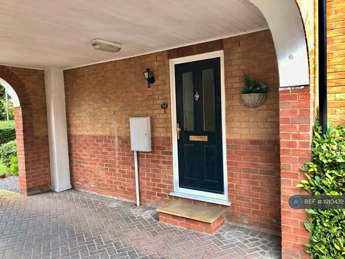 2 Bedroom Flat To Rent In Chelsea Gardens, Harlow, CM17