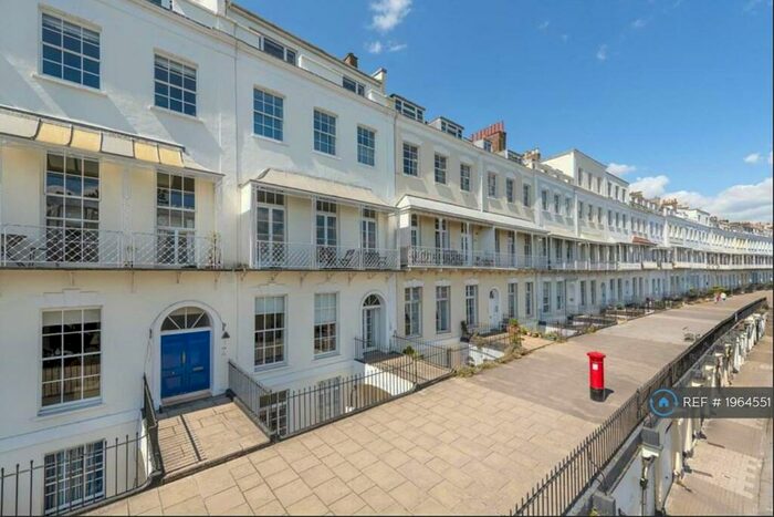 2 Bedroom Flat To Rent In Royal York Crescent, Bristol, BS8