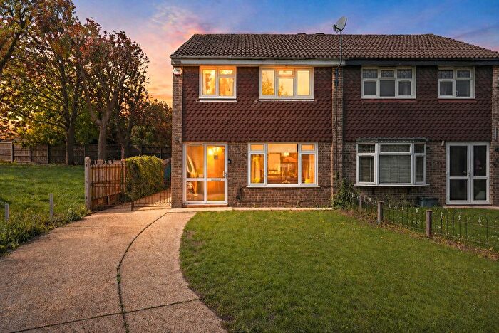 3 Bedroom Semi Detached House For Sale In Nicholas Road, Croydon, CR0