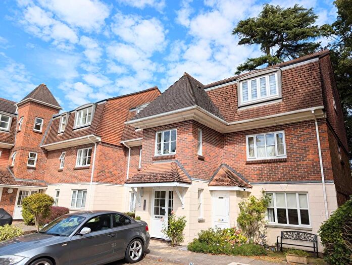 1 Bedroom Apartment To Rent In North Parade, Horsham, RH12