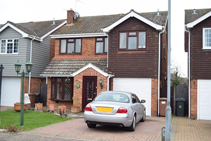 4 Bedroom Detached House For Sale In Russell Gardens, Chelmsford, CM2