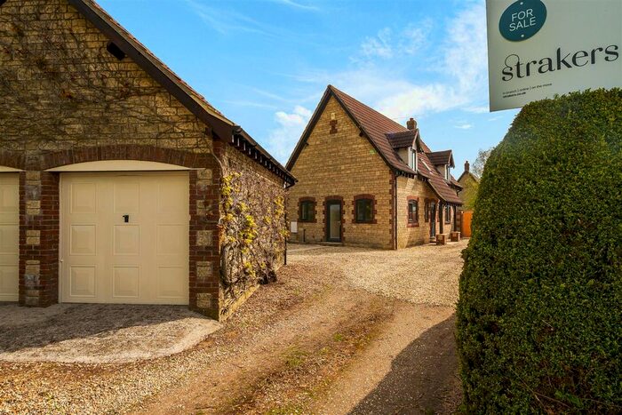 3 Bedroom Detached House For Sale In Bowerhill, Melksham, SN12