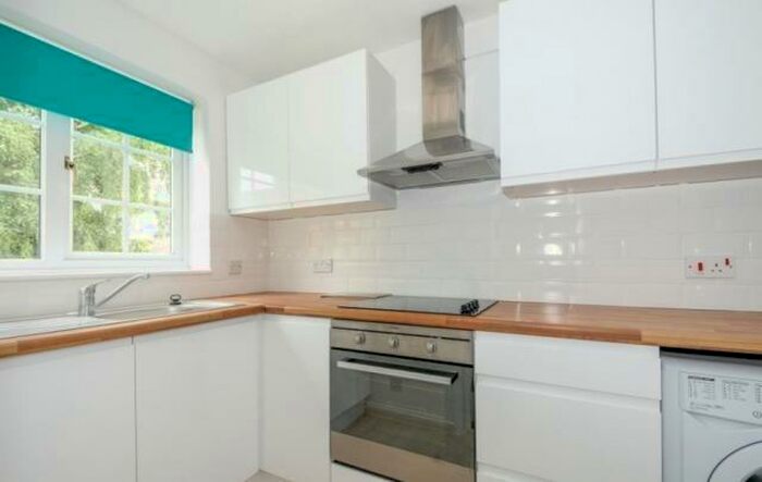 1 Bedroom Apartment To Rent In Crofton Close, Bracknell, RG12