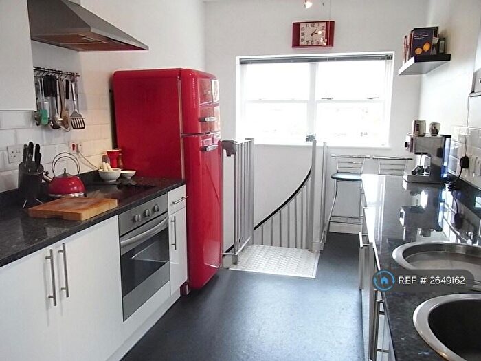 2 Bedroom Flat To Rent In Craven Road, Newbury, RG14