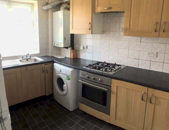2 Bedroom Flat To Rent In Romford, Essex, RM6