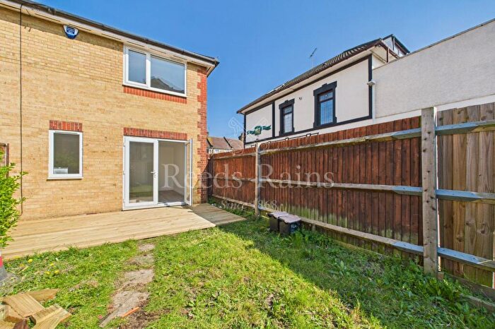 2 Bedroom End Of Terrace House To Rent In Dover Road, Northfleet, Gravesend, Kent, DA11