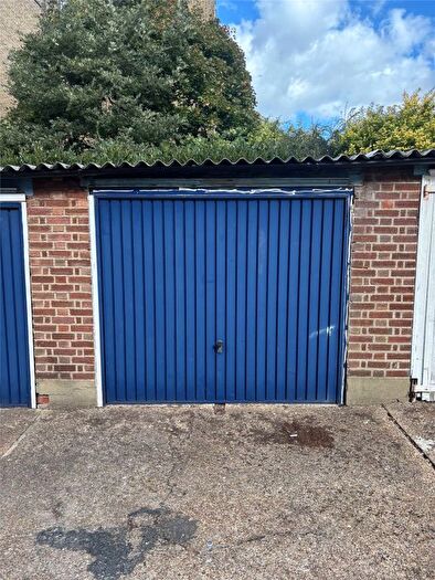 Garage / Parking To Rent In Leigham Avenue, London, SW16