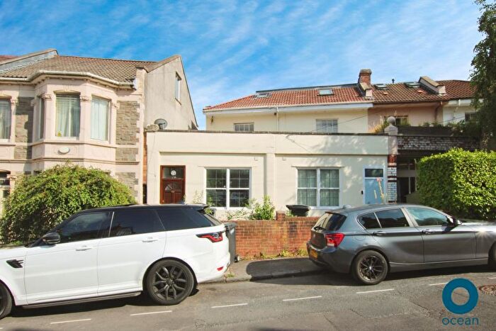 6 Bedroom Terraced House To Rent In Fairfield Road - Montpelier, BS6