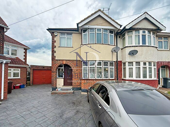 3 Bedroom Semi-detached House For Sale In Hounslow, TW3
