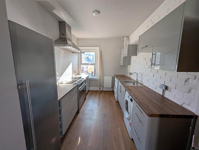 1 Bedroom Flat To Rent In Moorland Road, Bath, Somerset, BA2