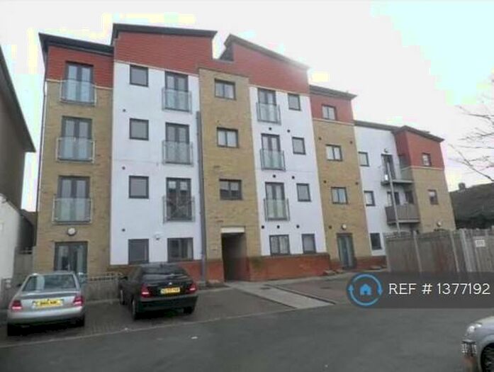 2 Bedroom Flat To Rent In Bluecoats Yard, Maidstone, ME15