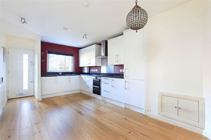 2 Bedroom Flat To Rent In Garrick Close, Wandsworth, SW18