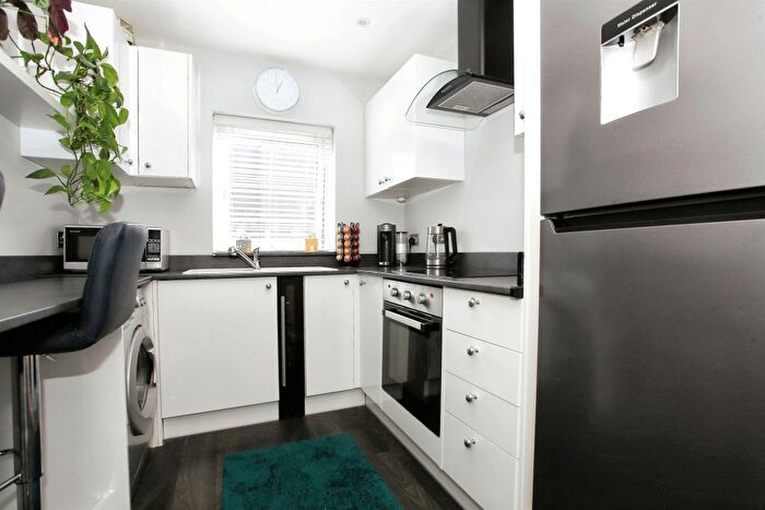 2 Bedroom Flat For Sale In Flamborough Close, Woodston, Peterborough, PE2