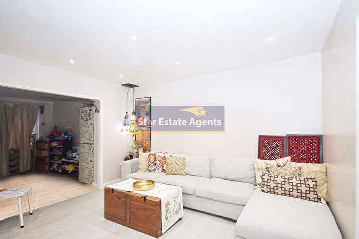 1 Bedroom Maisonette To Rent In Halsbury Road West, Northolt, Greater London, UB5