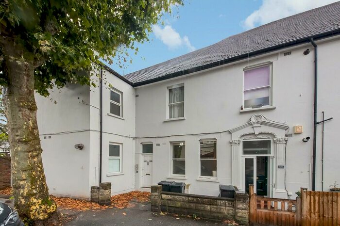 2 Bedroom Flat To Rent In Bargery Road, Catford, London, SE6