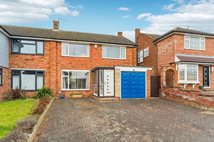 3 Bedroom Semi Detached House For Sale In Grovelands Avenue, Hitchin, SG4