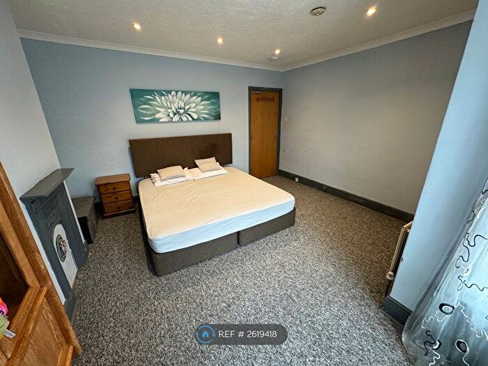 4 Bedroom Semi-Detached House To Rent In Malmesbury Road, Southampton, SO15