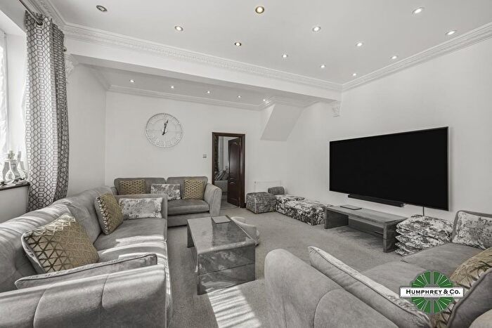 3 Bedroom Flat For Sale In Leopold Road, Walthamstow, E17